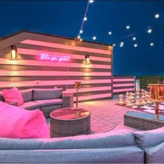 Chic Swiftie Suite w/ Rooftop & Game Room